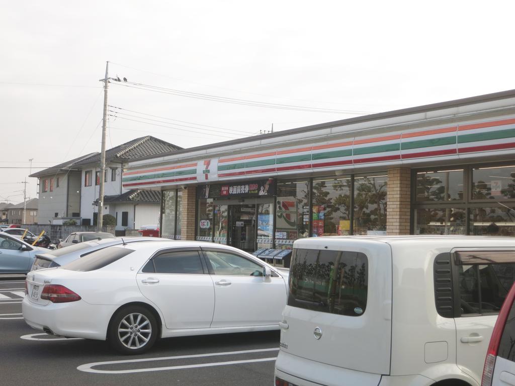 コンビニ　セブンイレブン伊勢崎西部公園前店（コンビニ）まで142m
