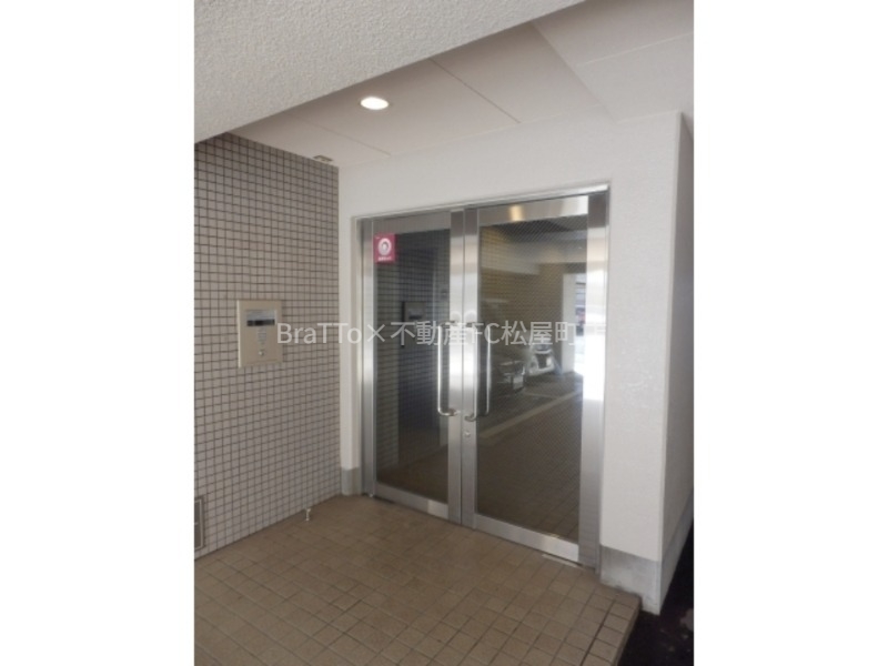 エントランス　マンション共用部分（オートロック付き）