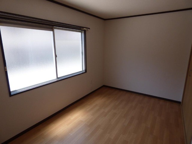 その他部屋・スペース　寝室も日当たり良好