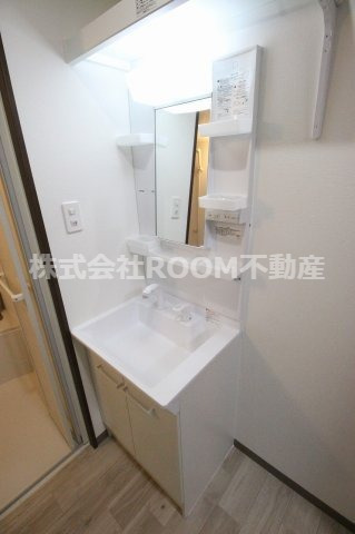 洗面設備　独立洗面台、朝の身支度には欠かせません