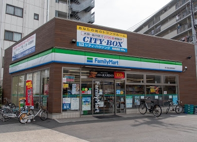コンビニ　ファミリーマート 野口西糀谷産業道路店（コンビニ）まで136m