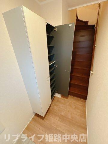 玄関　大きなシューズボックス完備