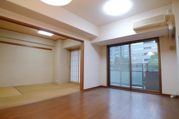 居室・リビング　使いやすい形の為、レイアウトを楽しめます♪
