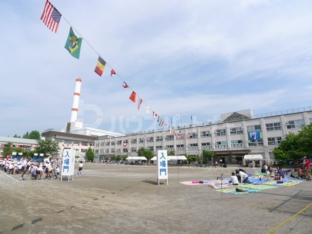 小学校　足立区立西保木間小学校（小学校）まで890m