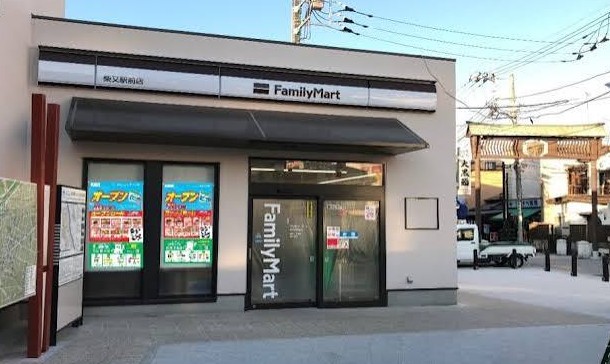 コンビニ　ファミリーマート柴又駅前店（コンビニ）まで416m