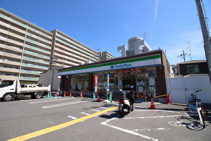 コンビニ　ファミマ（コンビニ）まで100m