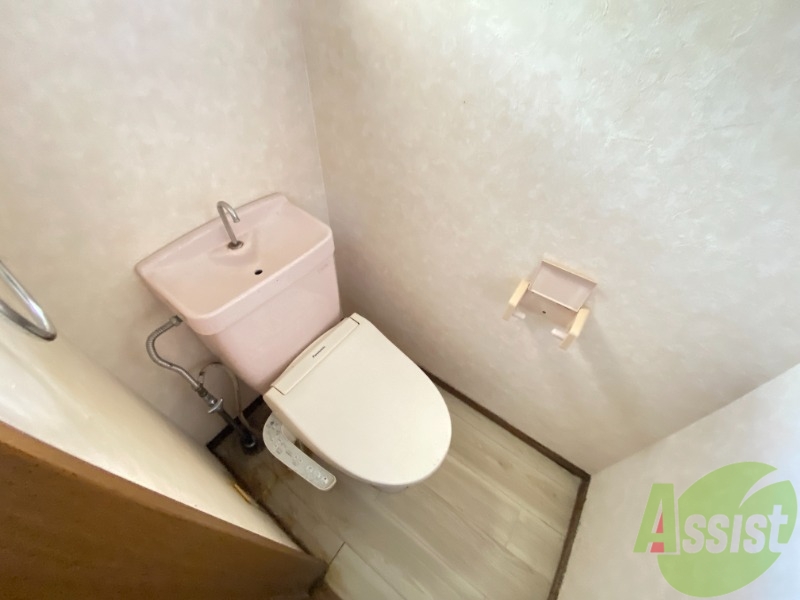 トイレ　嬉しいウォシュレット機能付きです。シャワートイレは便利ですね