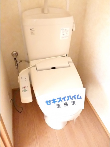 トイレ　温水洗浄暖房便座です。
