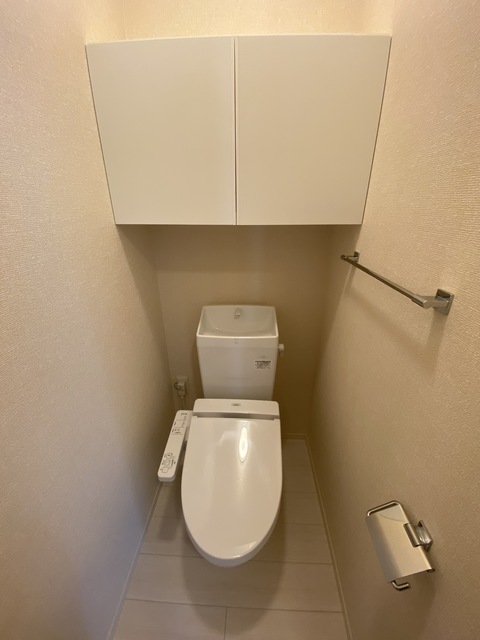トイレ　収納が助かります