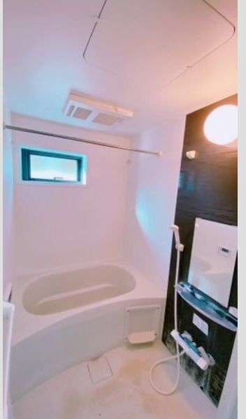 バス・シャワールーム　※写真は同じマンションの違う部屋のものになります。