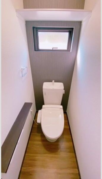 トイレ　※写真は同じマンションの違う部屋のものになります。