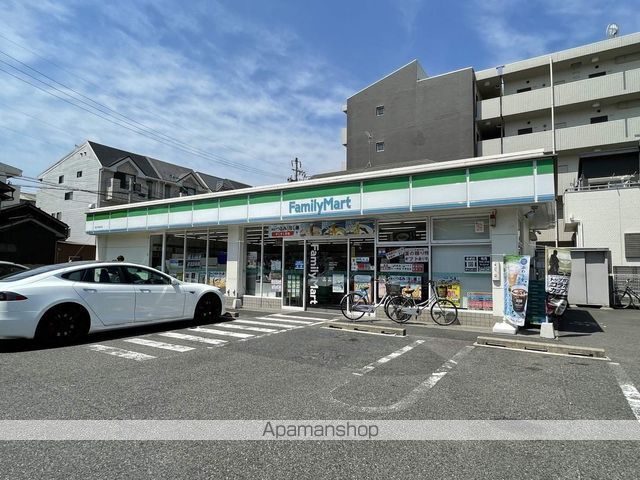 コンビニ　ファミリーマート（コンビニ）まで665m