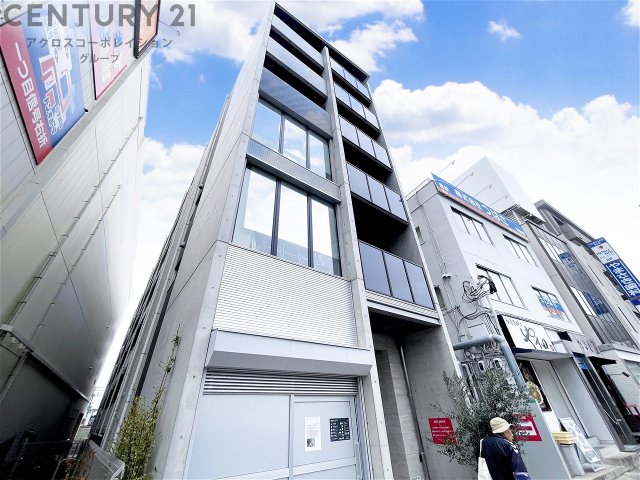 建物外観　防犯カメラ付きで安心です！