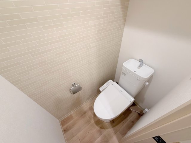 トイレ　綺麗なトイレにはウォシュレット標準装備です。