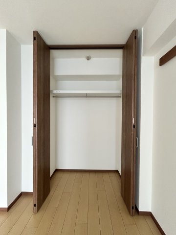 収納　居室にはそれぞれ収納があって荷物の整理に便利です