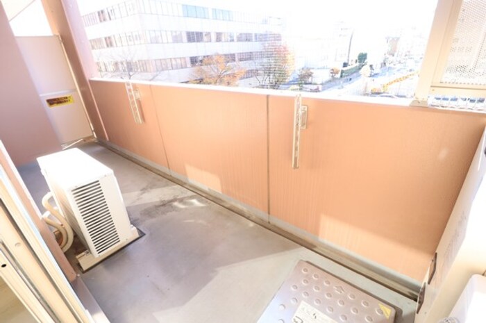 バルコニー　外からの目が気にならないバルコニーで洗濯物が干せます