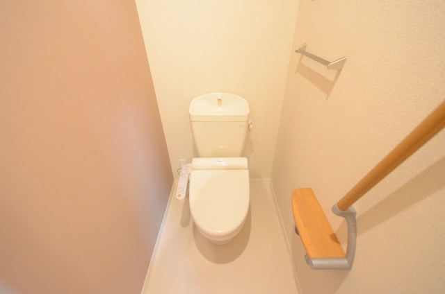 トイレ　温水洗浄便座付きのトイレです！