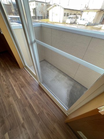 バルコニー　ベランダにて洗濯物を干せます