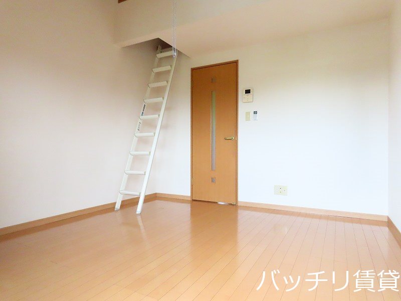 居室・リビング　別号室タイプの為、現状を優先致します。