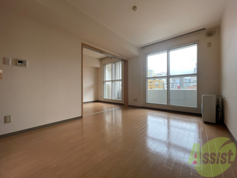 居室・リビング　広くてキレイなお部屋が広がっていて、充実した生活が送れそう。