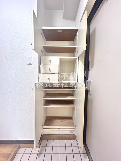 玄関　下駄箱付なので、玄関はいつでもスッキリ片付きますね☆