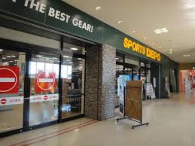 ショッピングセンター　スポーツデポ中山寺駅前店（ショッピングセンター）まで647m