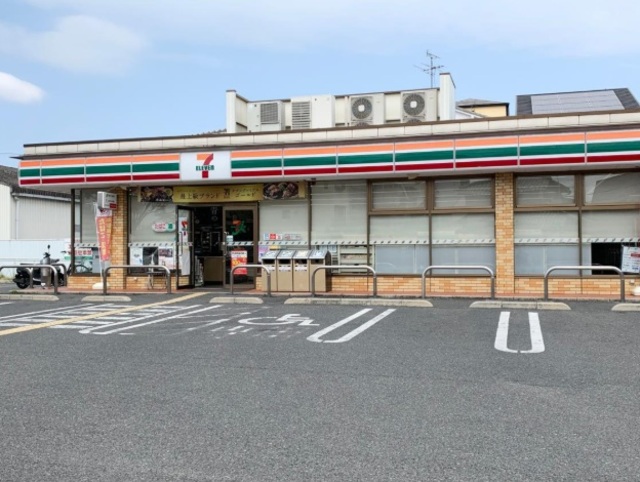 コンビニ　セブンイレブン堺百舌鳥梅町3丁店（コンビニ）まで217m