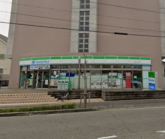 コンビニ　ファミリーマート 日進竹の山店（コンビニ）まで323m