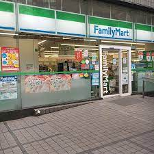 コンビニ　ファミリーマート 三田一丁目店（コンビニ）まで398m