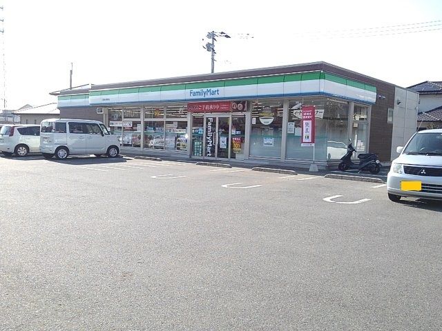 コンビニ　ファミリーマート久留米北野町店（コンビニ）まで670m