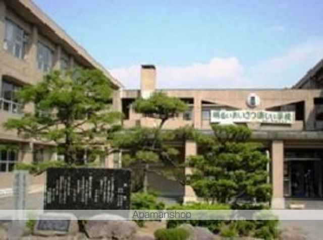 小学校　甲府市立国母小学校（小学校）まで541m