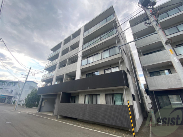 建物外観　札幌市中央区北７条西「カーサ・フォレスト北円山」