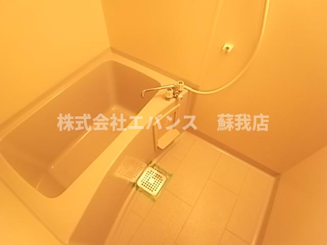 バス・シャワールーム　コンパクトで使いやすいお風呂です