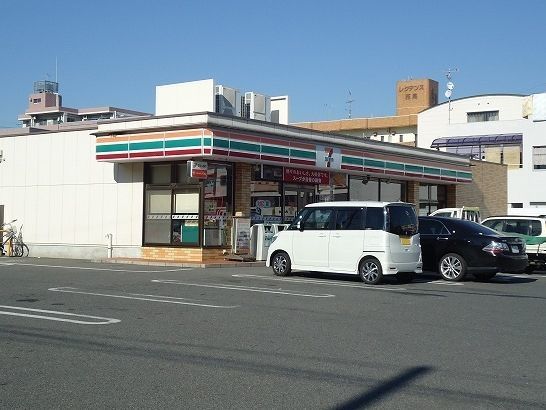 コンビニ　セブンイレブン西尾寄住店（コンビニ）まで550m