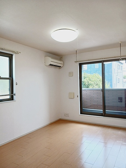 居室・リビング　南向きで明るく、日当たりの良いお部屋です♪