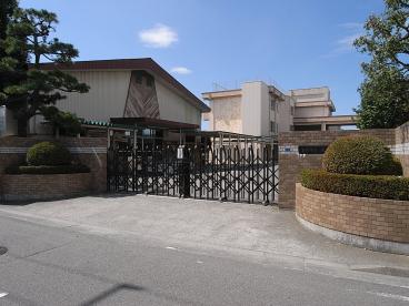 小学校　前橋市立天川小学校（小学校）まで579m