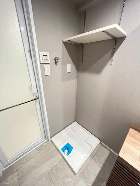 玄関　洗濯機置場