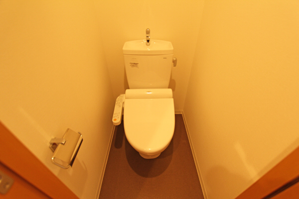 地下鉄烏丸線 烏丸御池駅 徒歩8分 5階建 築13年のトイレ写真
