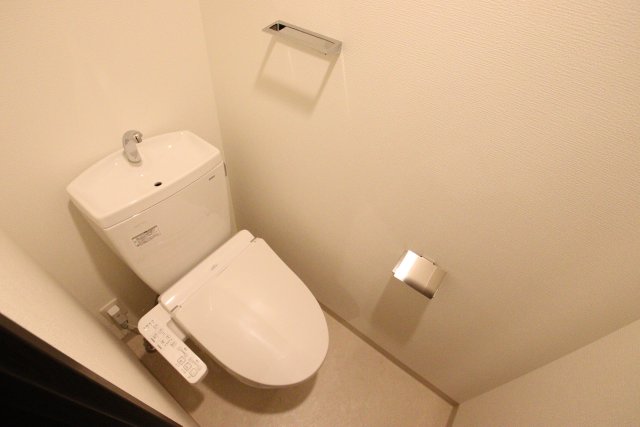 トイレ　※同じシリーズの別建物の参考写真です※
