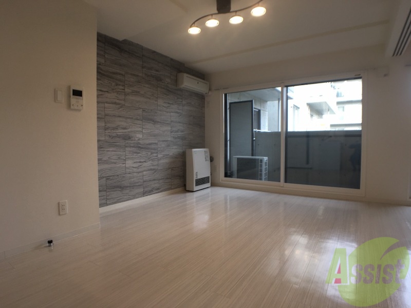 居室・リビング　リビングです。白を基調としていてお部屋全体が明るいですね！