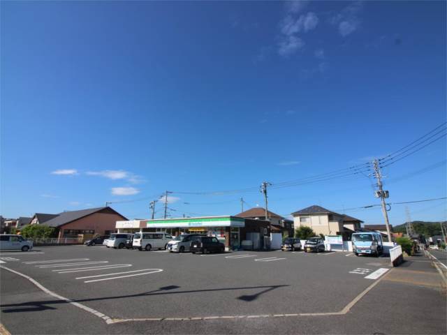 コンビニ　ファミリーマート 八幡学研台店（コンビニ）まで444m