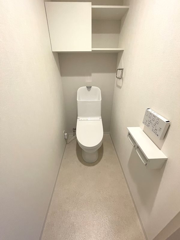 トイレ　トイレにも収納することができます。
