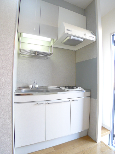キッチン　写真は別部屋のため、現況と異なる場合があります。