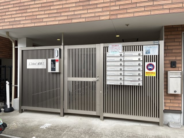 エントランス　ゆとりのあるエントランスです