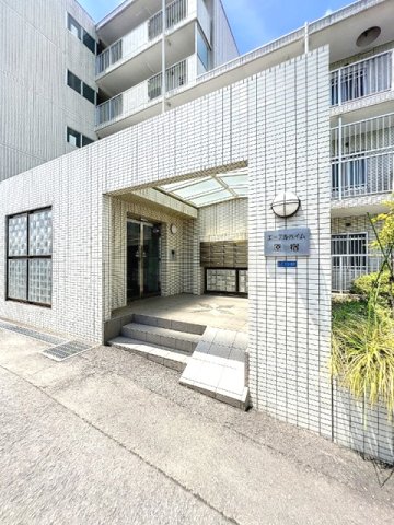 エントランス　お洒落な建物デザイン♪