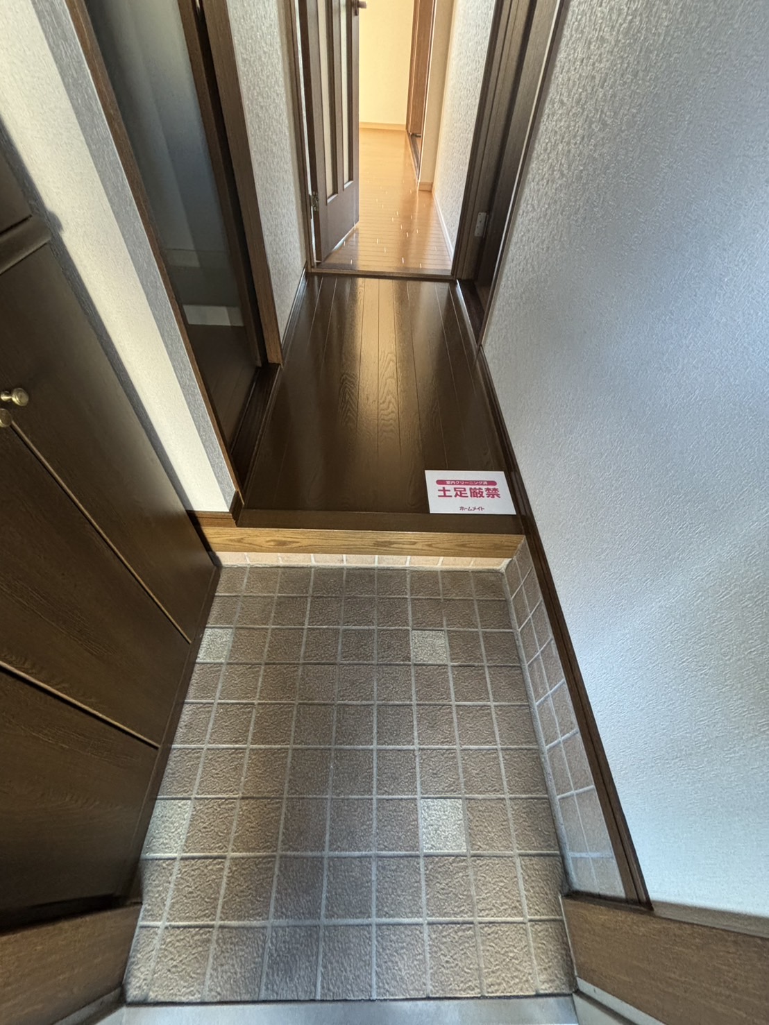 玄関　反転タイプのお部屋です