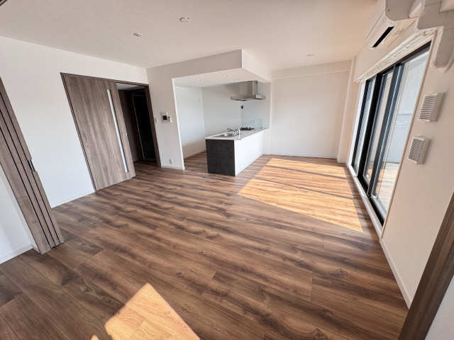 S-RESIDENCE上社南AMANTEの居間写真