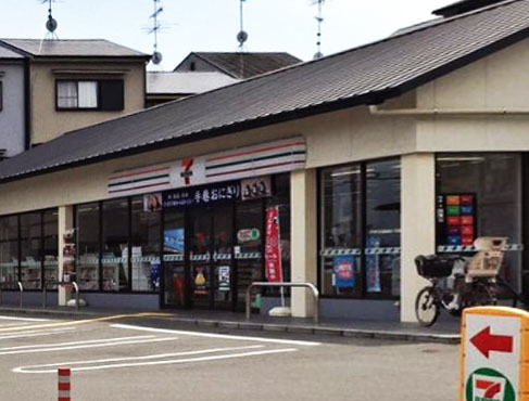 コンビニ　セブンイレブン 京都樫原水築町店（コンビニ）まで886m
