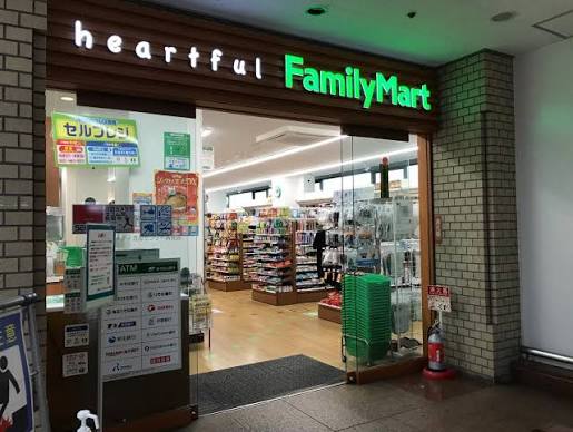 コンビニ　ファミリーマート東京北医療センター店（コンビニ）まで546m