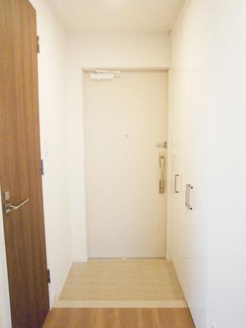 玄関　※写真は同タイプ住戸です。